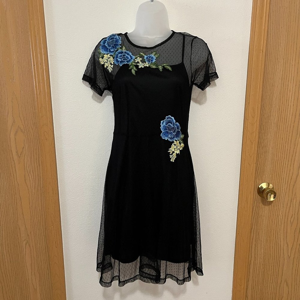 Megan Mesh Top Blue Flower Applique Floral Dress (Size Medium)